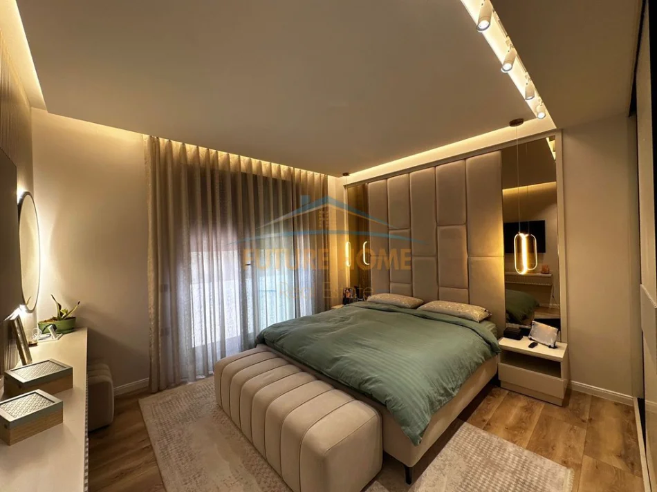 Tirane, jepet me qera apartament 3+1 Kati 2, 129 m² 3.200 € 