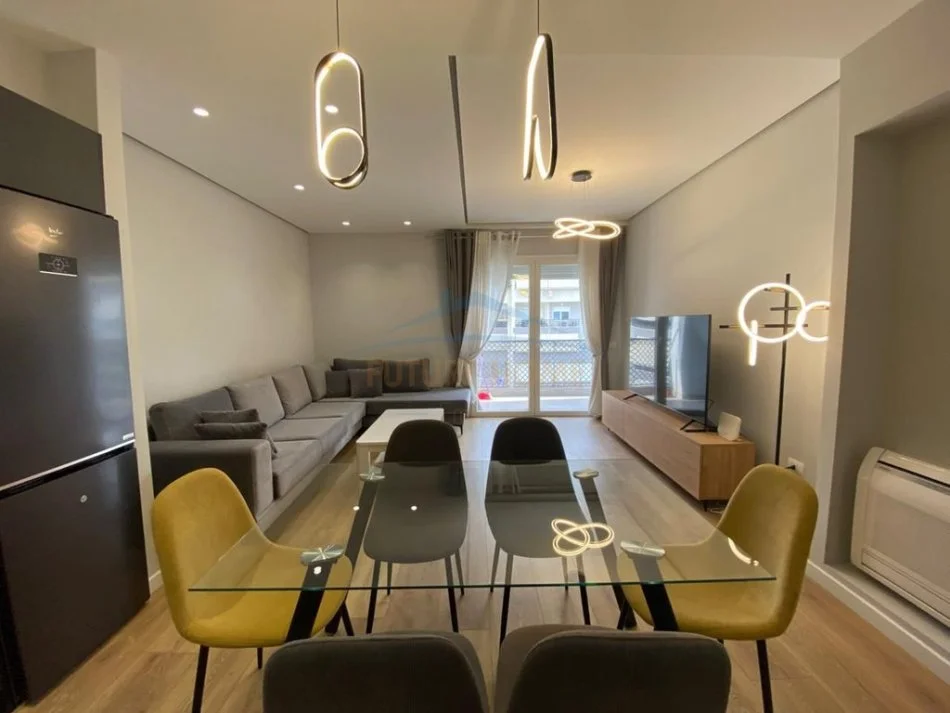 Tirane, jepet me qera apartament 2+1 Kati 5, 110 m² 1.000 € 