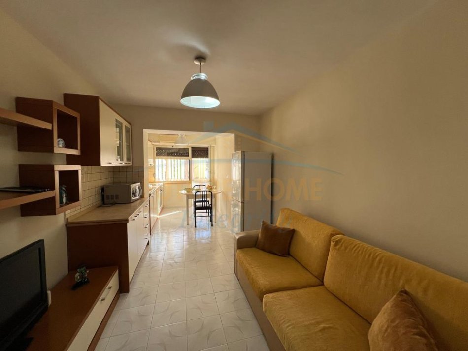 Tirane, jepet me qera apartament 2+1 Kati 3, 650 € (Shkolla e Baletit)
