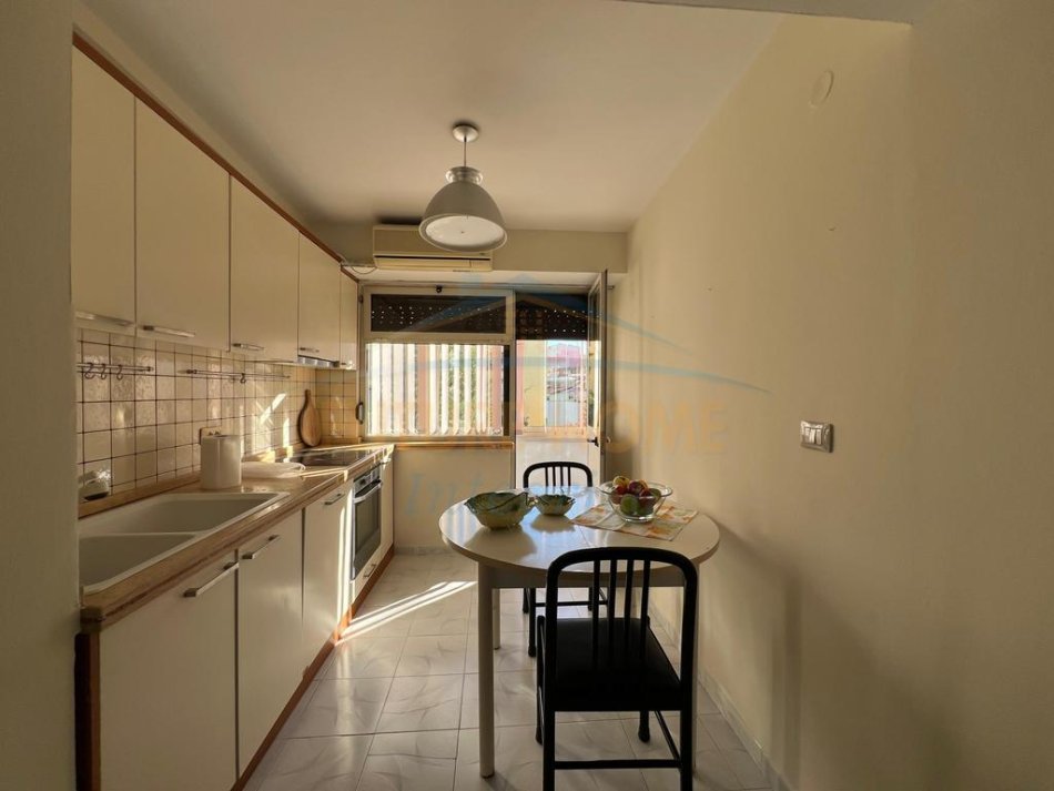 Tirane, jepet me qera apartament 2+1 Kati 3, 650 € (Shkolla e Baletit)