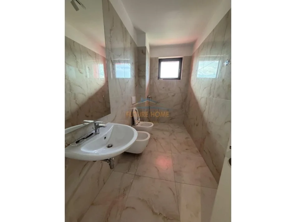 Shitet, Apartament 2+1+2,Unaza e Re, Tirane.