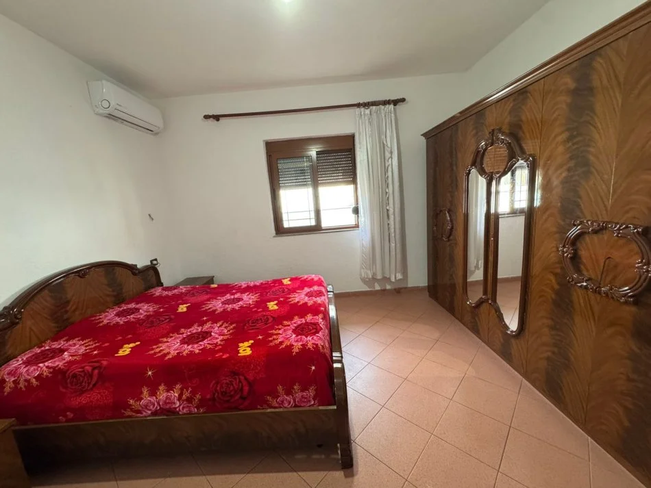 Durres, jepet me qera apartament 1+1+Ballkon Kati 2, 300 € 