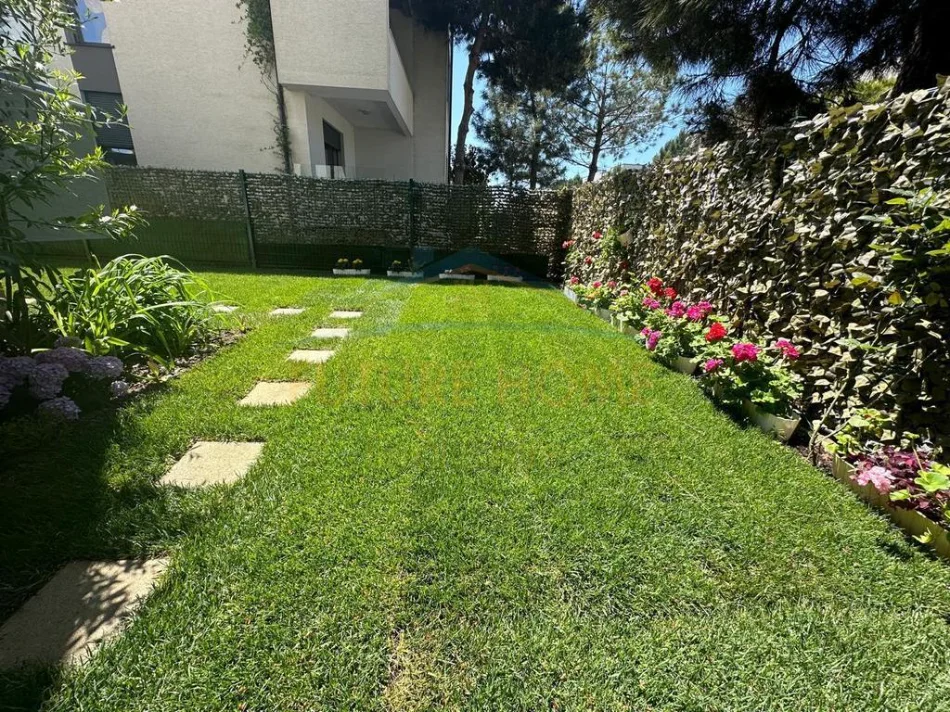 Tirane, shitet apartament 1+1+Ballkon Kati 0, 66 m² 270.000 € (Hamallaj)