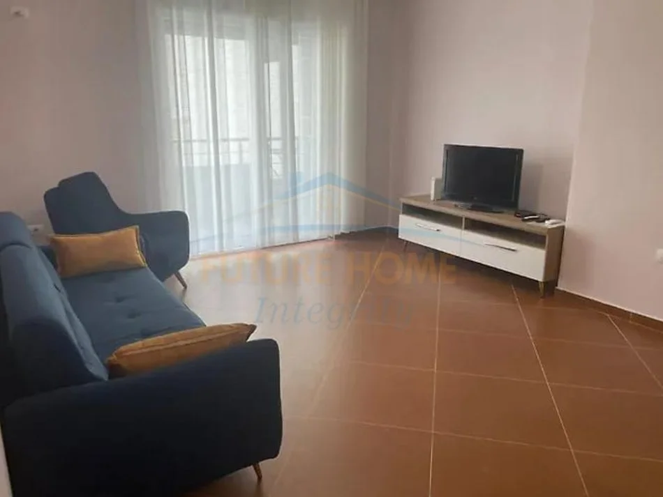 Vlore, jepet me qera apartament 1+1 Kati 2, 64 m² 400 € (VLORE)