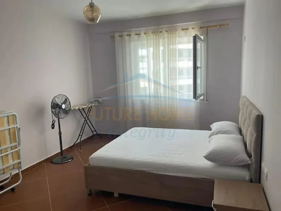 Vlore, jepet me qera apartament 1+1 Kati 2, 64 m² 400 € (VLORE)