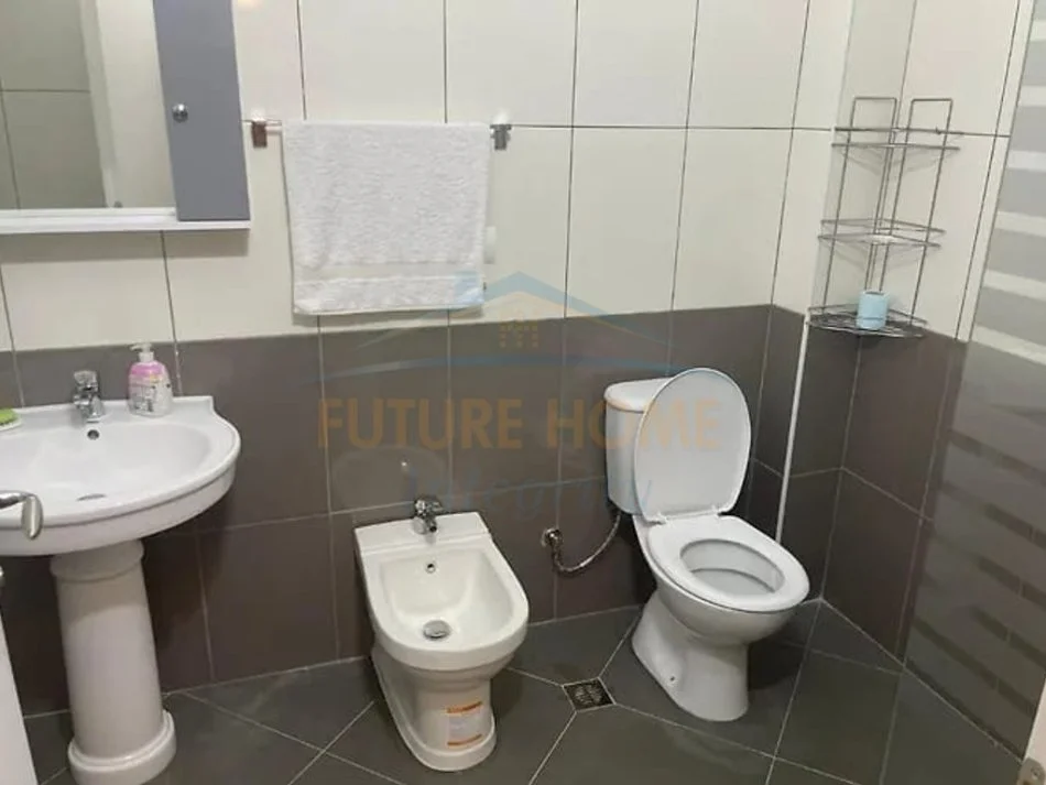 Vlore, jepet me qera apartament 1+1 Kati 2, 64 m² 400 € (VLORE)