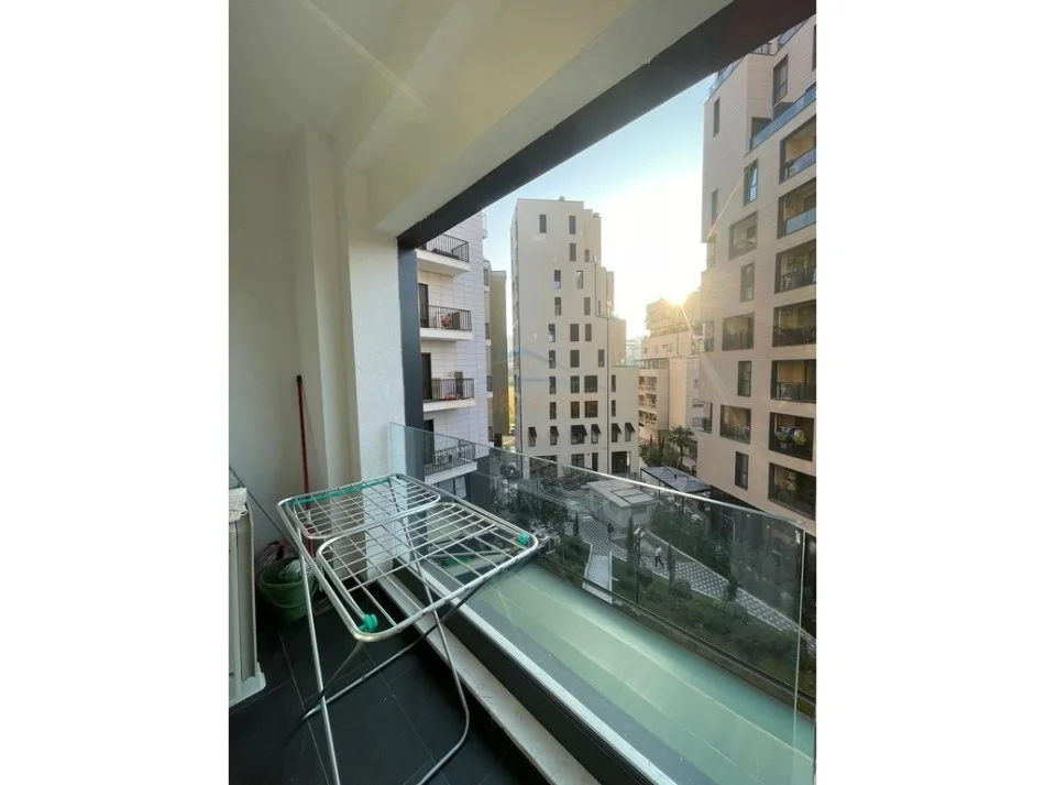 Tirane, jepet me qera apartament 1+1+Ballkon Kati 3, 71 m² 900 € (RRUGA E KOSOVARVE)