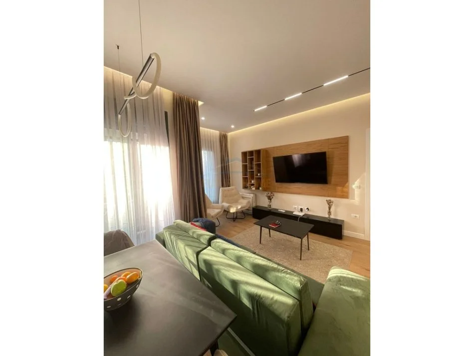 Tirane, jepet me qera apartament 1+1+Ballkon Kati 3, 71 m² 900 € (RRUGA E KOSOVARVE)