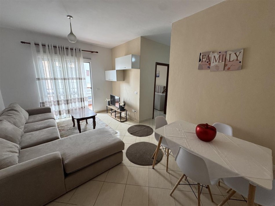 Tirane, jepet me qera apartament 1+1 Kati 7, 65 m² 420 € (teodor keko)