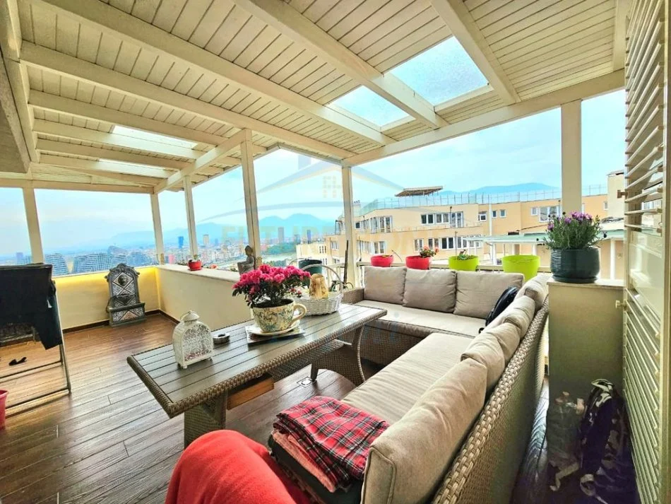 Tirane, shitet apartament+verande | Penthouse 2+1+Ballkon Kati 3, 135 m² 325.000 € (+Post Parkimi , Liqeni i Thate)