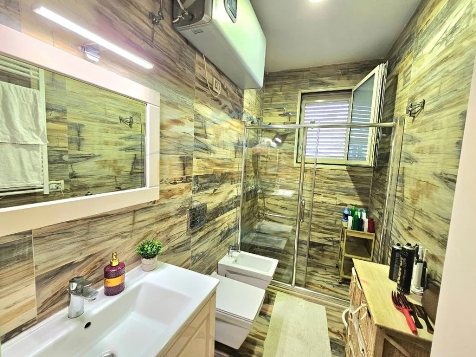 Tirane, shitet apartament 2+1+Ballkon Kati 3, 128 m² 325.000 € 