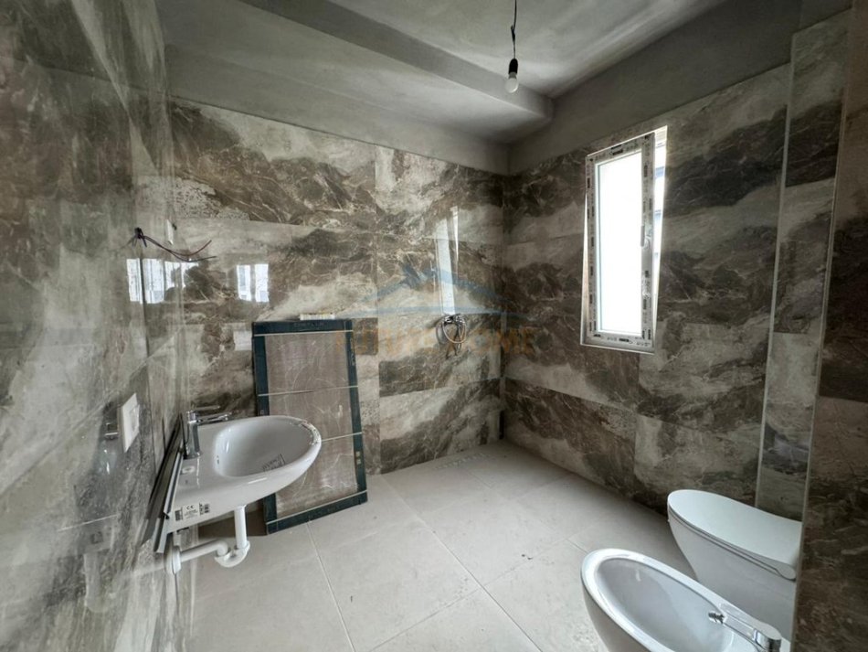 Tirane, shitet apartament 2+1 , 126 m² 208.000 € 