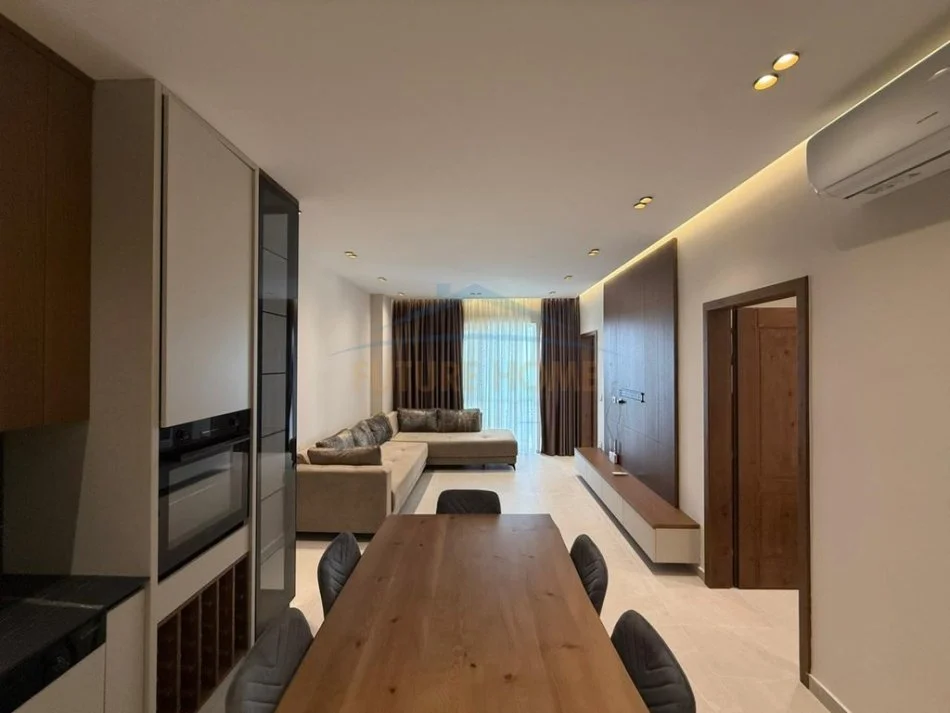 Tirane, shitet apartament 2+1+Ballkon Kati 5, 91 m² 202.000 € (Mali i Robit,Golem)