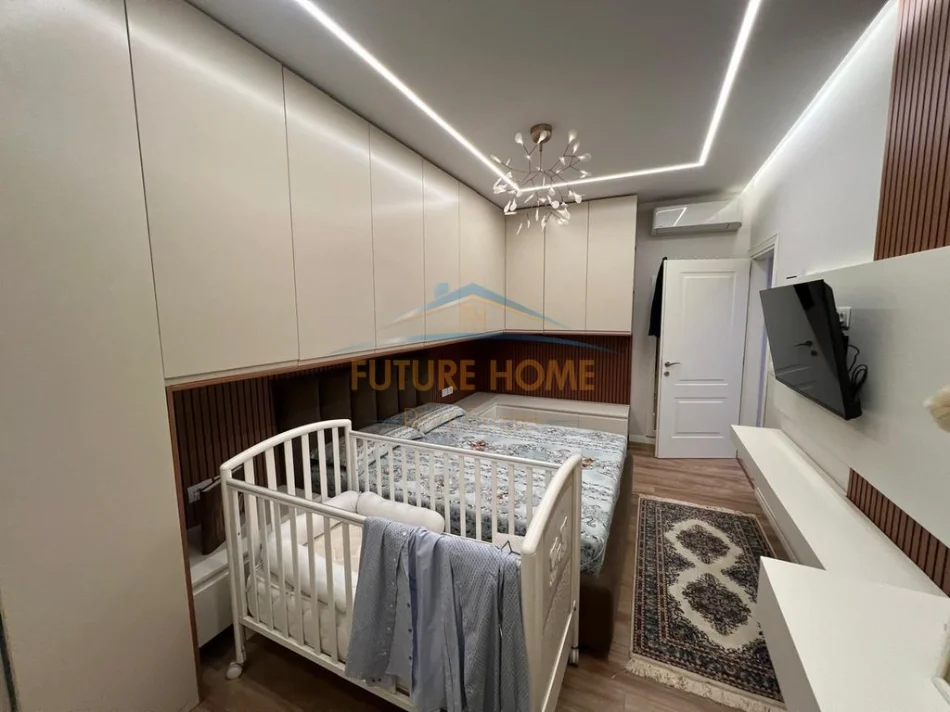 Durres, jepet me qera apartament 2+1+Ballkon Kati 6, 77 m² 650 € (SHKEMBI KAVAJES)