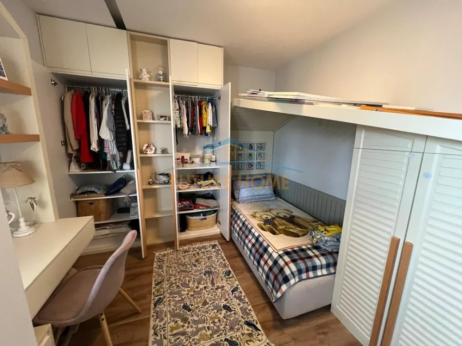 Durres, jepet me qera apartament 2+1+Ballkon Kati 6, 77 m² 650 € (SHKEMBI KAVAJES)