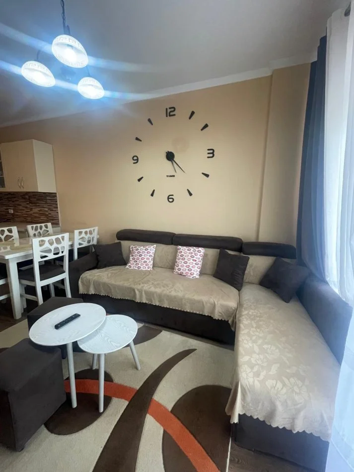 Tirane, jepet me qera apartament 1+1+Ballkon Kati 4, 65 m² 350 € 