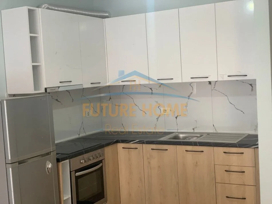 Tirane, jepet me qera apartament 1+1 Kati 3, 65 m² 400 € 