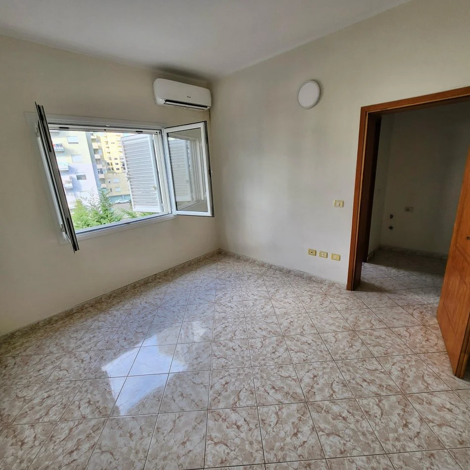 Durres, shitet apartament 1+1+Ballkon Kati 3, 55 m² 62.000 € (pavarsia)