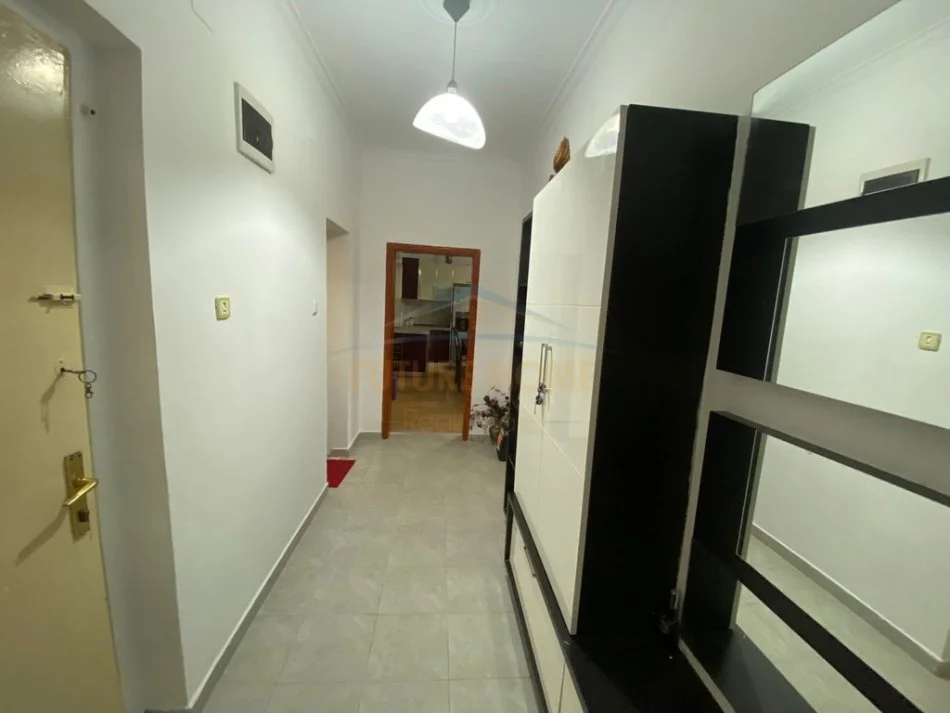 Tirane, jepet me qera apartament 2+1+Ballkon Kati 5, 71 m² 500 € (Don Bosko)