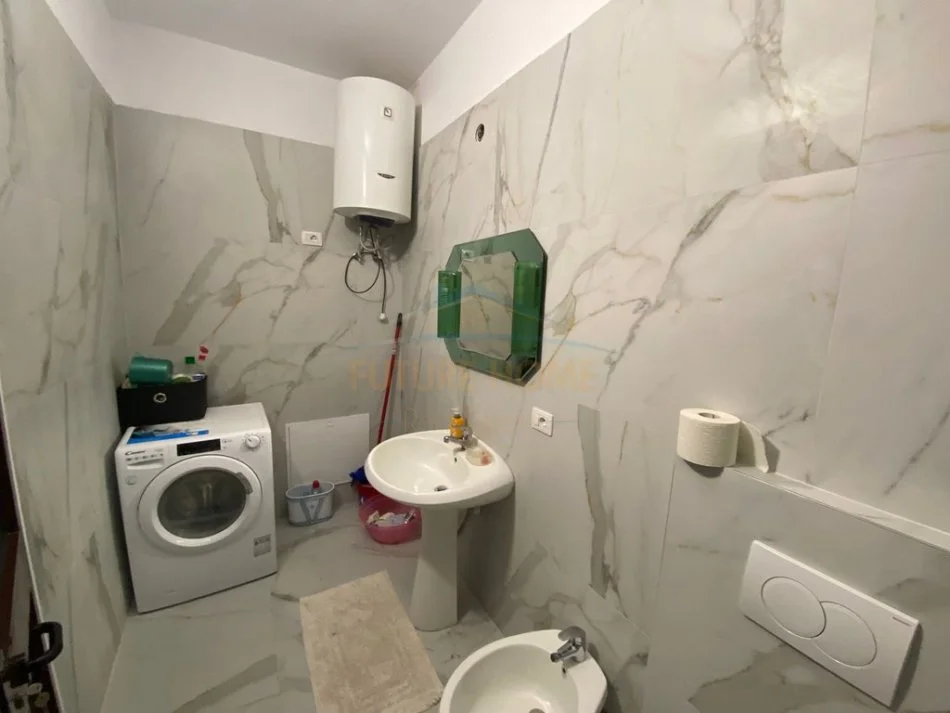 Tirane, jepet me qera apartament 2+1+Ballkon Kati 5, 71 m² 500 € (Don Bosko)