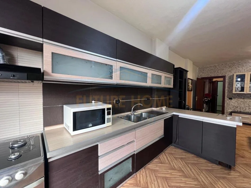 Tirane, jepet me qera apartament 2+1+Ballkon Kati 3, 84 m² 415 € 