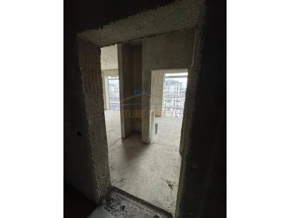 Tirane, shitet apartament 1+1+Ballkon Kati 8, 56 m² 94.384 € (Fusha e Aviacionit)