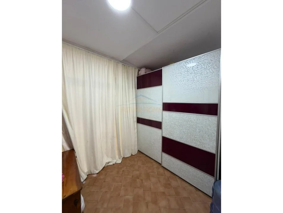 Tirane, jepet me qera apartament 2+1+Aneks+Ballkon Kati 2, 75 m² 400 € 