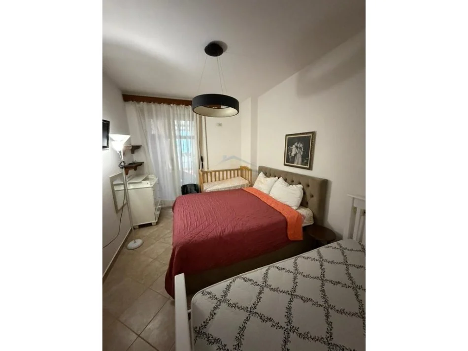 Tirane, jepet me qera apartament 2+1+Aneks+Ballkon Kati 2, 75 m² 400 € 