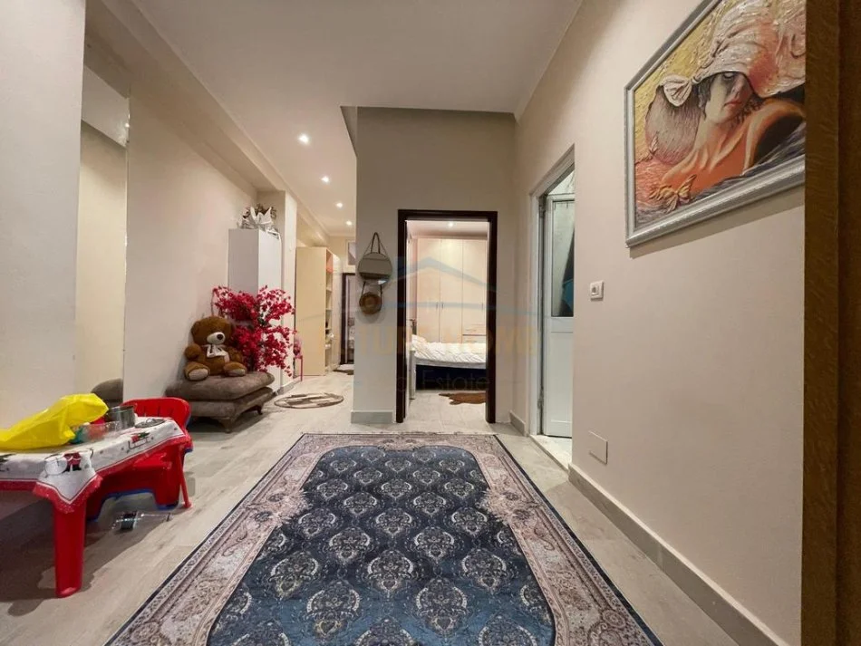 Tirane, shitet shtepi 2+1 Kati 1, 185 m² 265.000 € (Vasil Shanto)