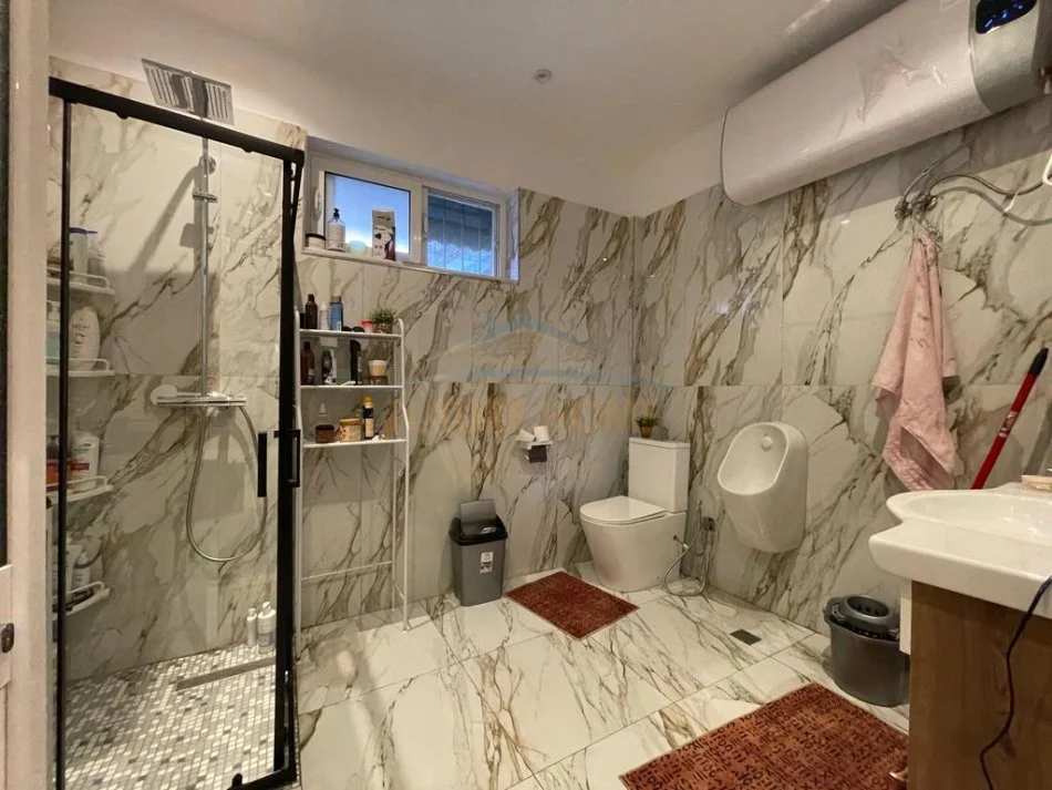 Tirane, shitet apartament 2+1+Ballkon Kati 0, 184 m² 265.000 € (Vasil Shanto)