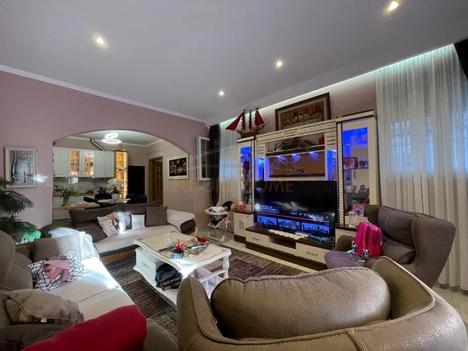 Tirane, shitet shtepi 1 Katshe Kati 1, 185 m² 245.000 € (Vasil Shanto)