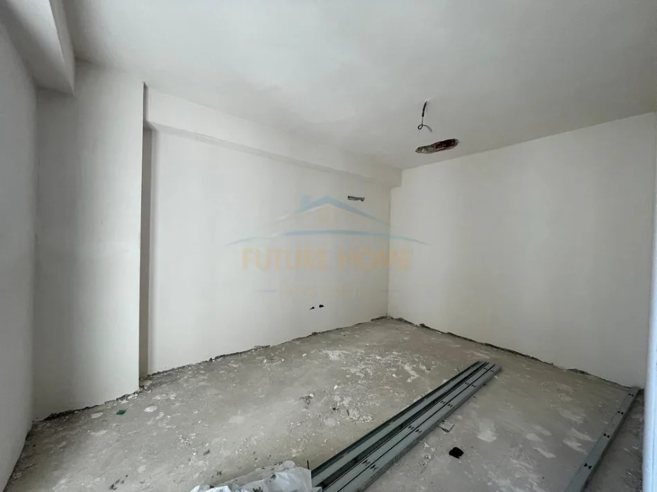 Tirane, shes apartament 2+1+Ballkon Kati 5, 108 m² 258.480 € (Bulevardi i ri)