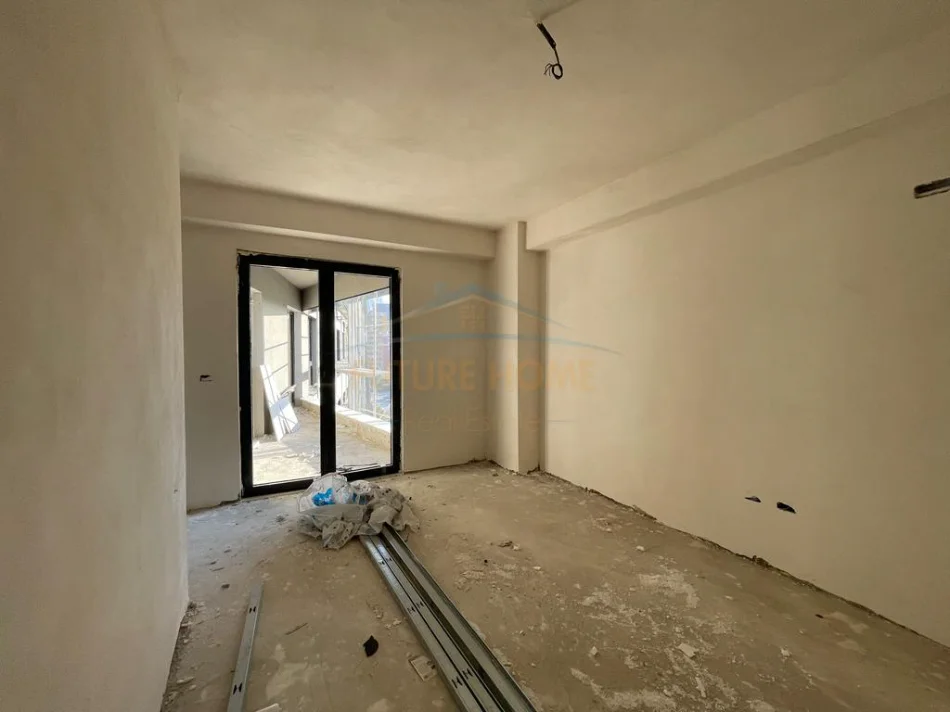 Tirane, shes apartament 2+1+Ballkon Kati 5, 108 m² 258.480 € (Bulevardi i ri)