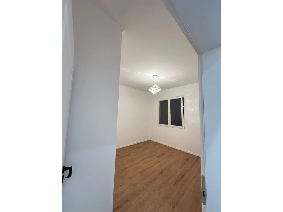 Tirane, shitet apartament 2+1+Ballkon Kati 4, 73 m² 168.000 € (Rruga Mine Peza)
