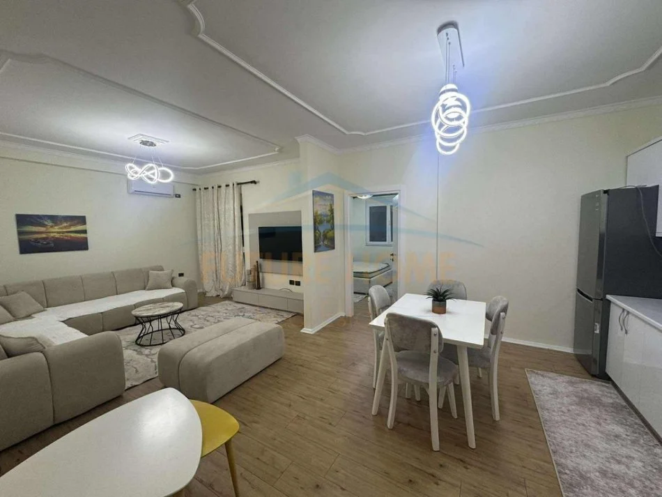 Tirane, jepet me qera apartament 1+1 Kati 3, 75 m² 600 € (Rruga e Dibres)