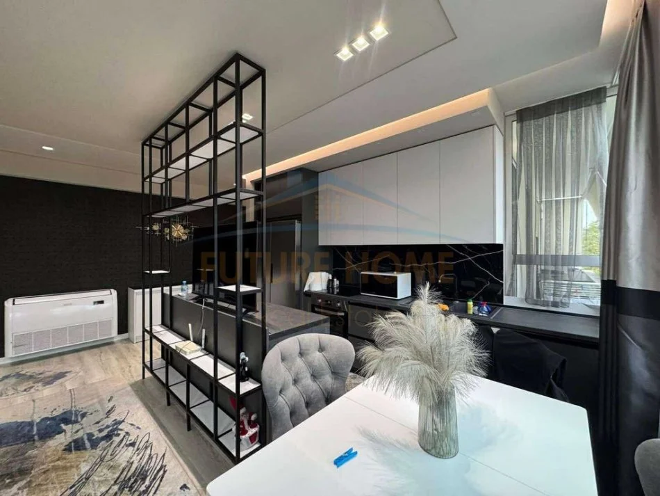 Tirane, shitet apartament 2+1+Ballkon Kati 3, 96 m² 255.000 € (Komuna e Parisit)