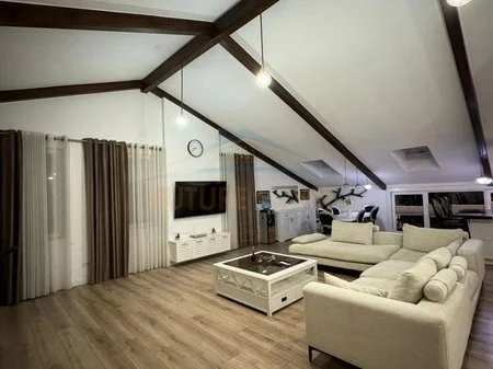 Tirane, jepet me qera apartament 3+1 Kati 3, 113 m² 2.000 €