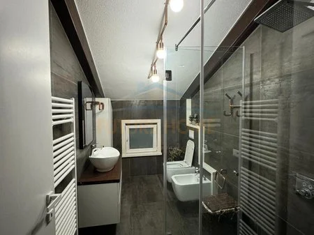 Tirane, jepet me qera apartament 3+1 Kati 3, 113 m² 2.000 €