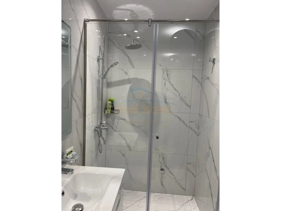 Tirane, jepet me qera apartament 1+1 Kati 8, 70 m² 1.000 € 