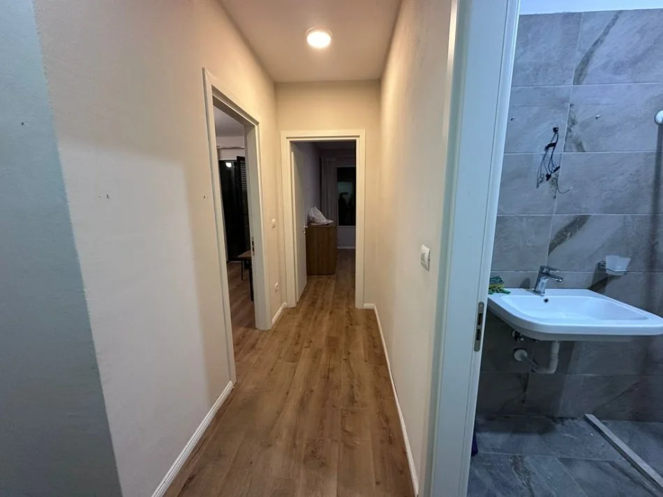 Tirane, jepet me qera apartament 1+1 Kati 5, 75 m² 450 € 