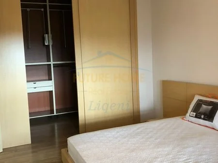 Tirane, jepet me qera apartament 3+1 Kati 6, 135 m² 1.500 € (Kopshti Zoologjik)