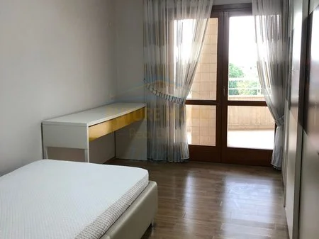 Tirane, jepet me qera apartament 3+1 Kati 6, 135 m² 1.500 € (Kopshti Zoologjik)