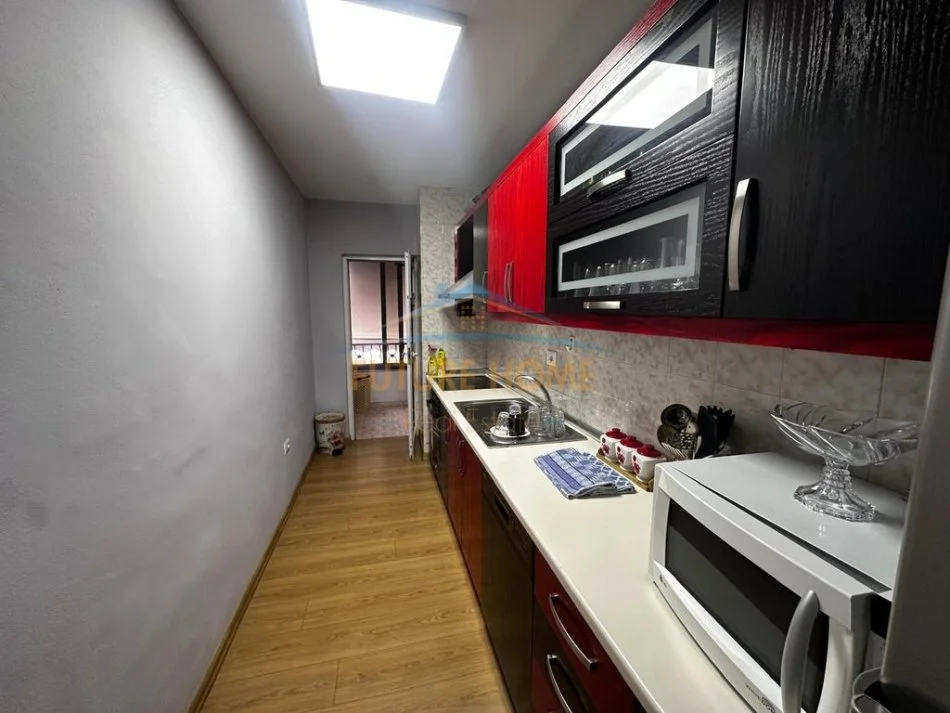 Tirane, jepet me qera apartament 2+1 Kati 3, 99 m² 700 € (Dritan Hoxha)