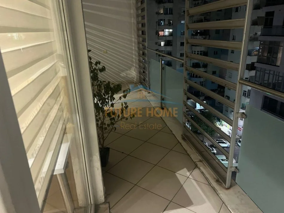 Tirane, jepet me qera ambjent biznesi Kati 7, 170 m² 1.500 € (Kika 2)