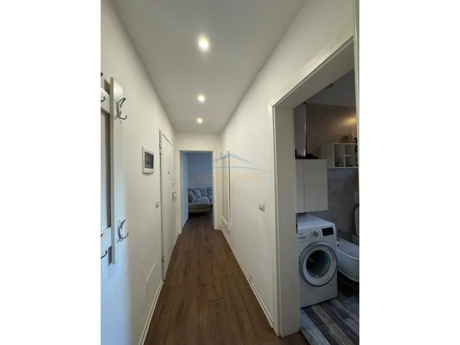 Tirane, jepet me qera apartament 1+1+Aneks Kati 4, 51 m² 600 € (Bllok)