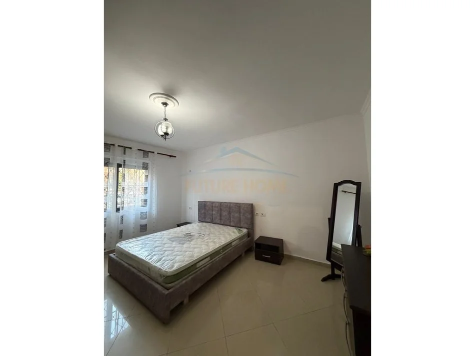 Tirane, jepet me qera apartament 3+1+Ballkon Kati 1, 98 m² 550 € 