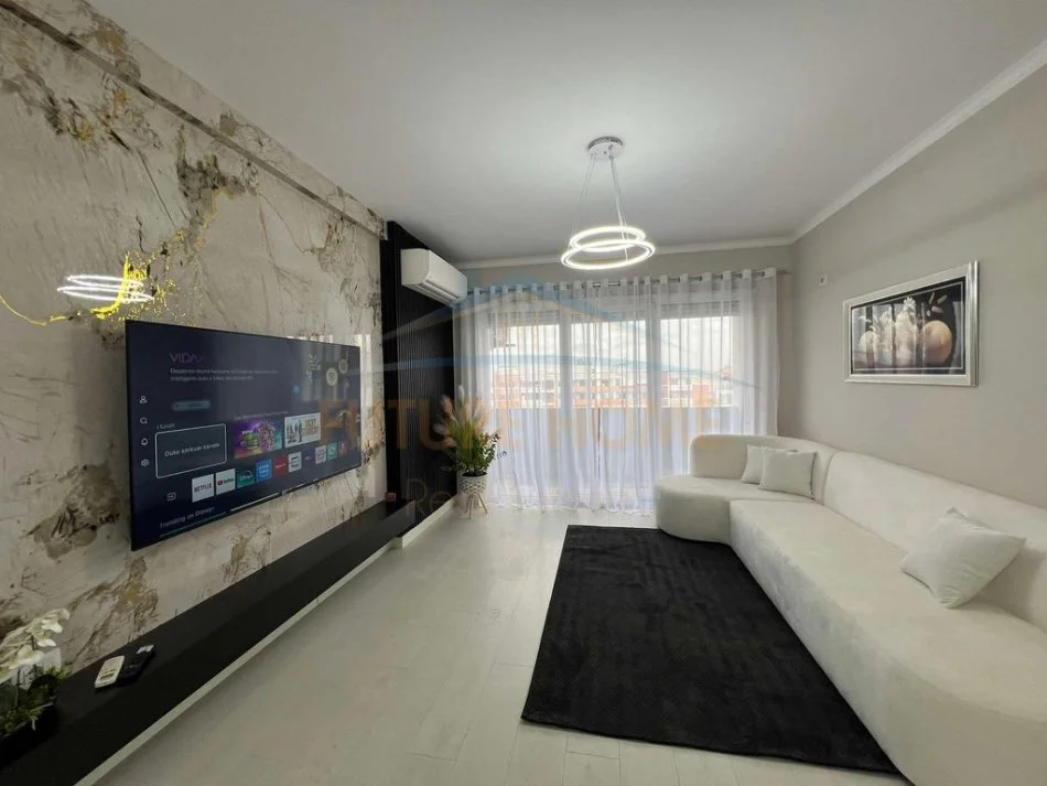 Tirane, shes apartament 2+1+Ballkon Kati 8, 97 m² 155.000 € (Unaza e Re)