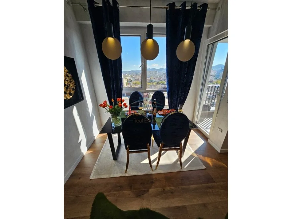 Tirane, shitet apartament 2+1 Kati 8, 90 m² (21Dhjetori)