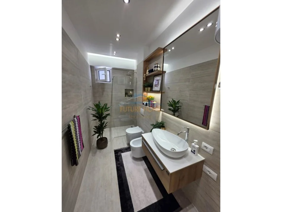 Tirane, shitet apartament 2+1 Kati 8, 90 m² (21Dhjetori)