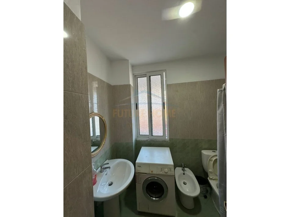 Tirane, shitet apartament 1+1+Ballkon Kati 5, 85 m² (Rruga e Barrikadave)